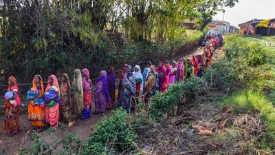Dindori: Relatives of villagers, who were killed after a pickup vehicle overturned, gather at Amhai Deori village, Shahpura area of Dindori district, Thursday, Feb. 29, 2024. (PTI Photo) (PTI02_29_2024_000251A) (PTI) Dindori: Relatives of villagers, who were killed after a pickup vehicle overturned, gather at Amhai Deori village, Shahpura area of Dindori district, Thursday, Feb. 29, 2024. (PTI Photo) (PTI02_29_2024_000251A) (PTI)