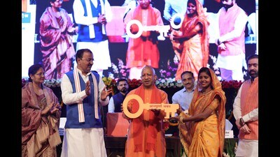 Uttar Pradesh CM Yogi Adityanath handing over the symbolic key to a beneficiary of a govt scheme in Lucknow on March 2. (Deepak Gupta/HT) Uttar Pradesh CM Yogi Adityanath handing over the symbolic key to a beneficiary of a govt scheme in Lucknow on March 2. (Deepak Gupta/HT)
