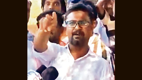 The accused, Kinchak Navale, who comes from Beed, had been in hiding and changed his appearance to throw the police off his track.