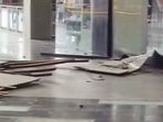Ceiling grille falls inside shopping mall in Greater Noida, 2 dead. Video