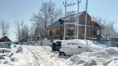 Vehicles and roads in Kukroosa village, Jammu and Kashmir's Handwara, are buried under heavy snowfall on Sunday. (ANI) Vehicles and roads in Kukroosa village, Jammu and Kashmir's Handwara, are buried under heavy snowfall on Sunday. (ANI)