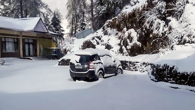 <p>Srinagar's snow-clad mountains offer a picturesque view on Sunday following fresh snowfall.</p> (Waseem Andrabi/HT Photo) <p>Srinagar's snow-clad mountains offer a picturesque view on Sunday following fresh snowfall.</p> (Waseem Andrabi/HT Photo)