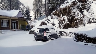 Narkanda town in Shimla is enveloped in a blanket of snow after a heavy snowfall on Sunday. (ANI) Narkanda town in Shimla is enveloped in a blanket of snow after a heavy snowfall on Sunday. (ANI)
