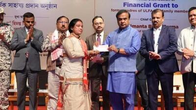 CM Himanta Biswa Sarma ceremonially distributing financial grant to former cadres and family members of ULFA at a program held in Guwahati on Saturday (Twitter/@diprassam)