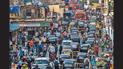 Despite earning the tag of a bustling business district, the traffic jams, an insufficient public transport system and infrastructure and poor last-mile connectivity has rendered working in Malad an unpleasant experience (Satish Bate/ Hindustan Times) Despite earning the tag of a bustling business district, the traffic jams, an insufficient public transport system and infrastructure and poor last-mile connectivity has rendered working in Malad an unpleasant experience (Satish Bate/ Hindustan Times)