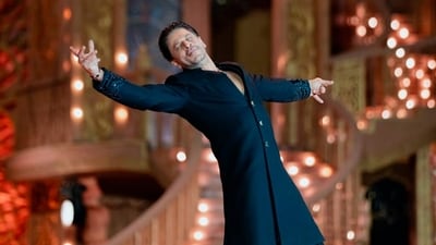 Shah Rukh Khan performs at the pre-wedding bash of billionaire industrialist Mukesh Ambani's son Anant Ambani in Jamnagar on Saturday. (AP) Shah Rukh Khan performs at the pre-wedding bash of billionaire industrialist Mukesh Ambani's son Anant Ambani in Jamnagar on Saturday. (AP)