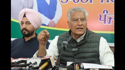 Punjab BJP president Sunil Jakhar during a press conference on Sunday. (HT photo)