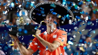 Australia's Alex de Minaur celebrates with the trophy after winning the Mexican Open. (REUTERS)