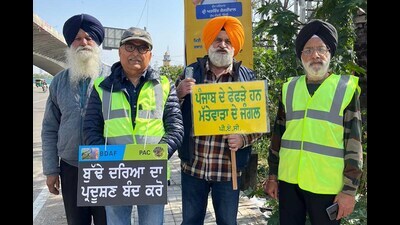 Volunteers during a protest staged against the pollution of Buddha Nullah, Sutlej, and underground water in Ludhiana. (HT PHOTO) Volunteers during a protest staged against the pollution of Buddha Nullah, Sutlej, and underground water in Ludhiana. (HT PHOTO)