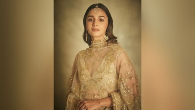With the help of hairstylist Flavien Heldt, Alia styled her luscious shoulder-length locks into soft curls and left them open at the centre, adding a glam touch and perfectly completing her head-turning look. (Instagram/@aliaabhatt) With the help of hairstylist Flavien Heldt, Alia styled her luscious shoulder-length locks into soft curls and left them open at the centre, adding a glam touch and perfectly completing her head-turning look. (Instagram/@aliaabhatt)