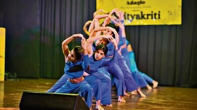 Members of Adagio, the choreography society of Kamala Nehru College. Members of Adagio, the choreography society of Kamala Nehru College.