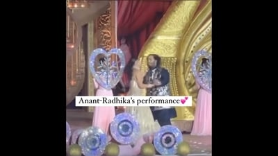 Anant Ambani and Radhika Merchant dancing to Mohammed Rafi and Suman Kalyanpur’s Aajkal Tere Mere Pyar Ke Charche. (Instagram/@varindertchawla) Anant Ambani and Radhika Merchant dancing to Mohammed Rafi and Suman Kalyanpur’s Aajkal Tere Mere Pyar Ke Charche. (Instagram/@varindertchawla)