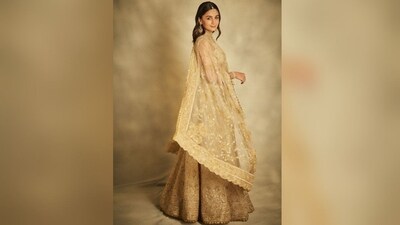 To accessorise her glamorous look, Alia opted for traditional Indian jewellery, including a gold maang tikka and statement earrings that added a royal touch to her look. She rounded off her look with a luxurious diamond ring and a bracelet adorning her wrist. (Instagram/@aliaabhatt) To accessorise her glamorous look, Alia opted for traditional Indian jewellery, including a gold maang tikka and statement earrings that added a royal touch to her look. She rounded off her look with a luxurious diamond ring and a bracelet adorning her wrist. (Instagram/@aliaabhatt)