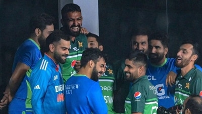 Virat Kohli meets players from the Pakistan team during last year's Asia Cup. (Screengrab) Virat Kohli meets players from the Pakistan team during last year's Asia Cup. (Screengrab)