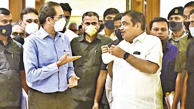 Shiv Sena (UBT) chief Uddhav Thackeray and Union minister Nitin Gadkari. (Anshuman Poyrekar/HT Photo) Shiv Sena (UBT) chief Uddhav Thackeray and Union minister Nitin Gadkari. (Anshuman Poyrekar/HT Photo)