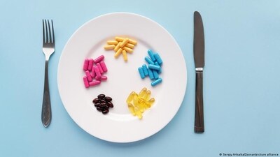 Food supplements should not replace a balanced diet (Sergiy Artsaba/Zoonar/picture alliance ) Food supplements should not replace a balanced diet (Sergiy Artsaba/Zoonar/picture alliance )