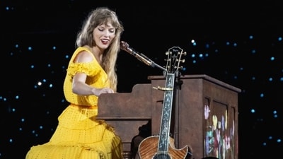 Taylor Swift performs Mine x Starlight and I Don't Wanna Live Forever x Dress as surprise songs for the first Eras Tour show in Singapore (March 2) (X ) Taylor Swift performs Mine x Starlight and I Don't Wanna Live Forever x Dress as surprise songs for the first Eras Tour show in Singapore (March 2) (X )