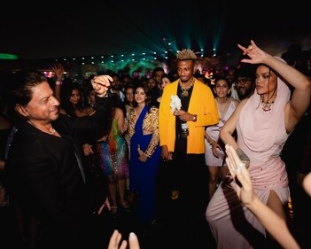 Shah Rukh and Rihanna dancing their heart out at the Ambani bash Shah Rukh and Rihanna dancing their heart out at the Ambani bash