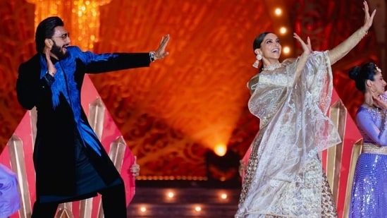 Parents-to-be Deepika Padukone and Ranveer Singh grooved to the Gallan Goodiyaan song. When Ranveer asked his wife to join him on the dance floor, they grooved to the song from Dil Dhakadne Do. Deepika looked beautiful in a gold lehenga choli that she accessorised with choker and statement earrings. Ranveer wore a black and blue sherwani.