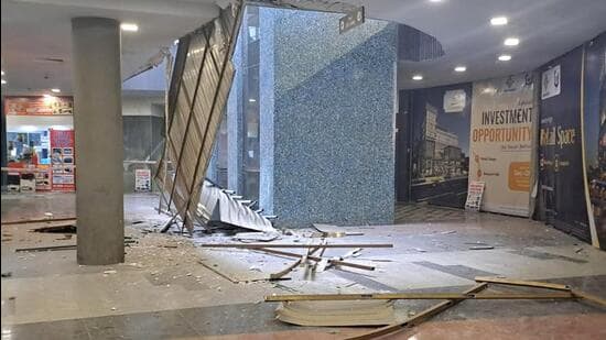 The persons died after decoration material including - 50 iron rods each 5 to 10 Kg and plywood - fell upon them at Galaxy Blue Sapphire Plaza Mall. (HT Photo)
