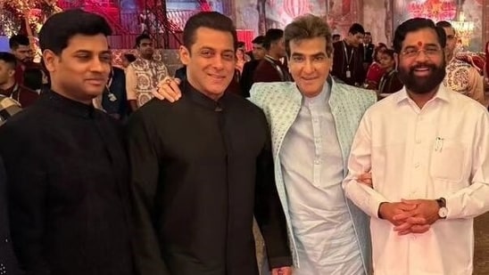 Jitendra posed for the camera with Salman Khan and Maharashtra CM Eknath Shinde. The veteran actor wore a blue kurta, trousers, embellished jacket and white sneakers.