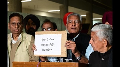 BJP Punjab president Sunil Jakhar addressing the media outside Punjab Vidhan Sabha in Chandigarh on Monday. (Ravi Kumar/HT)
