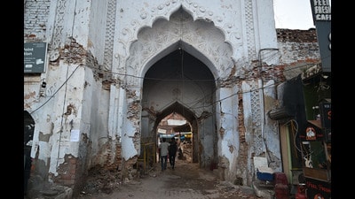 Chota Imambara’s gates to get a new lease of life (Deepak Gupta/HT photo) Chota Imambara’s gates to get a new lease of life (Deepak Gupta/HT photo)