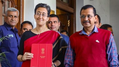 Delhi Finance Minister Atishi Singh with Chief Minister Arvind Kejriwal (PTI) (PTI) Delhi Finance Minister Atishi Singh with Chief Minister Arvind Kejriwal (PTI) (PTI)