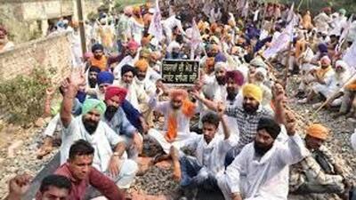 Shiromani Akali Dal legislators on Monday called for the registration of a criminal case against the Haryana home minister, director general of police (DGP) and other cops responsible for firing at agitating farmers, which resulted in the death of one of the protesters, Shubhkaran Singh. (HT File)