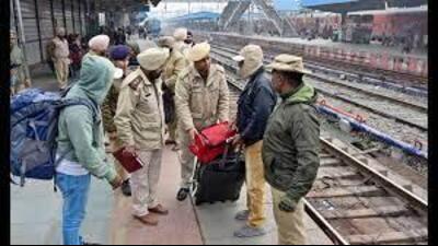The operation, which took place on the directions of Punjab director general of police Gaurav Yadav, was carried out between 11 am to 2 pm in all 28 police districts simultaneously. Police teams, supported by sniffer dogs, scrutinised individuals entering and exiting railway stations. (HT Photo)