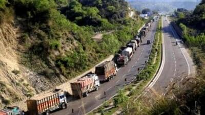 The traffic on the highway was, however, stopped briefly around 5pm for repair work (HT File) The traffic on the highway was, however, stopped briefly around 5pm for repair work (HT File)