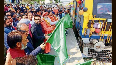 Union minister Anurag Thakur flags off a train to Haridwar at the Una railway station on Monday. (HT Photo) Union minister Anurag Thakur flags off a train to Haridwar at the Una railway station on Monday. (HT Photo)