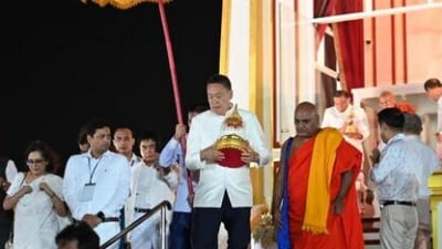 Buddha relics given a guard of honour in Thailand. Buddha relics given a guard of honour in Thailand.