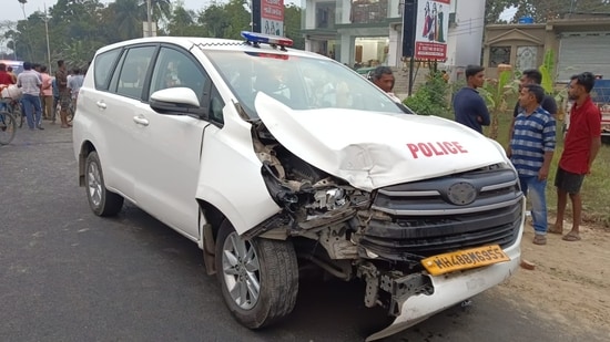 The damaged escort vehicle of state BJP chief Sukanata Majumdar (X/ @BJP4Bengal)