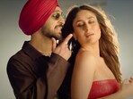 Crew song Naina just dropped and features Kareena Kapoor, Tabu And Kriti Sanon in head-turning looks as they dance with Diljit Dosanjh and Badshah. Crew song Naina just dropped and features Kareena Kapoor, Tabu And Kriti Sanon in head-turning looks as they dance with Diljit Dosanjh and Badshah.