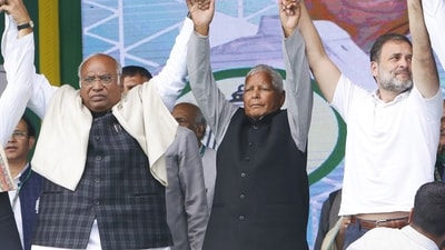 RJD chief Lalu Prasad Yadav, Congress President Mallikarjun Kharge and party leader Rahul Gandhi join hands during the RJD's 'Jan Vishwas Maha Rally', at Gandhi Maidan in Patna on Sunday. RJD chief Lalu Prasad Yadav, Congress President Mallikarjun Kharge and party leader Rahul Gandhi join hands during the RJD's 'Jan Vishwas Maha Rally', at Gandhi Maidan in Patna on Sunday.