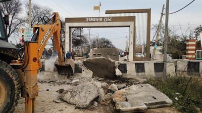 After enduring three weeks of traffic chaos and lengthy diversions, commuters along the Delhi-Chandigarh highway and the Dera Bassi-Ambala border can finally breathe a sigh of relief as police personnel finally dismantled the barricades, which had been set up to arrest the protesting farmers’ march to New Delhi (HT Photo) After enduring three weeks of traffic chaos and lengthy diversions, commuters along the Delhi-Chandigarh highway and the Dera Bassi-Ambala border can finally breathe a sigh of relief as police personnel finally dismantled the barricades, which had been set up to arrest the protesting farmers’ march to New Delhi (HT Photo)