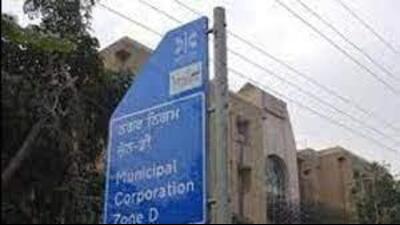 Cong MP Bittu among four held in MC gate locking case in Ludhiana. (HT)
