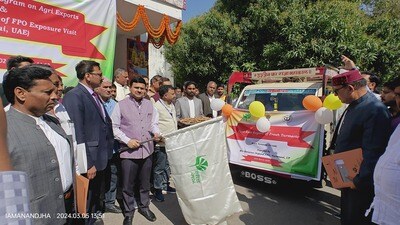 Flagging of a consignment of 1600 kg of fresh turmeric from Chunar, Mirzapur (U.P.), and 1100 kg of fresh fruits from Thakurganj, Bihar, from Varanasi airport to the UAE (HT Photo) Flagging of a consignment of 1600 kg of fresh turmeric from Chunar, Mirzapur (U.P.), and 1100 kg of fresh fruits from Thakurganj, Bihar, from Varanasi airport to the UAE (HT Photo)