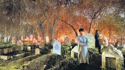 Hundreds visit the Panj Peeran Qabristan—graveyard of the five gurus—in central Delhi, beside Lodhi Crematorium, on the occasion of Shab-e-Barat. (HT Photo) Hundreds visit the Panj Peeran Qabristan—graveyard of the five gurus—in central Delhi, beside Lodhi Crematorium, on the occasion of Shab-e-Barat. (HT Photo)