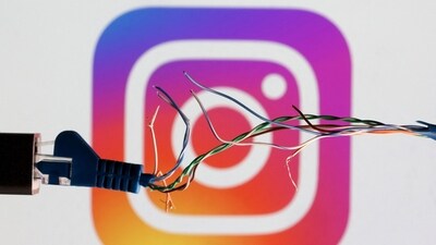 Instagram, Facebook down (REUTERS)