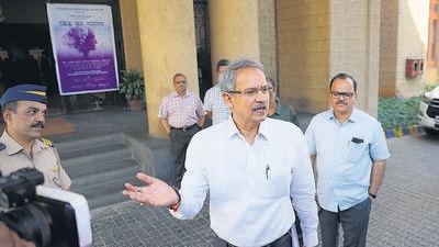 Mumbai, India – Mar 05, 2024: Shiv Sena (UBT) leader Anil Desai arrives at Police headquarters after he was summoned by the Economic Offences Wing (EOW) to join a probe related to the complaint filed by the Shinde faction claiming that the UBT Group withdrew ₹50 crore from the party fund, in Mumbai, India, on Tuesday, Mar 05, 2024. (Photo by Bhushan Koyande/HT Photo) Mumbai, India – Mar 05, 2024: Shiv Sena (UBT) leader Anil Desai arrives at Police headquarters after he was summoned by the Economic Offences Wing (EOW) to join a probe related to the complaint filed by the Shinde faction claiming that the UBT Group withdrew ₹50 crore from the party fund, in Mumbai, India, on Tuesday, Mar 05, 2024. (Photo by Bhushan Koyande/HT Photo)