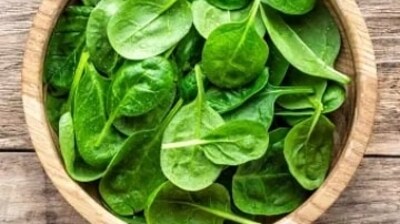 Spinach also helps in keeping age-related eye issues at bay, and alleviating signs of acidity. Iti also helps in aiding good bone strength and boosting weight loss. (Unsplash) Spinach also helps in keeping age-related eye issues at bay, and alleviating signs of acidity. Iti also helps in aiding good bone strength and boosting weight loss. (Unsplash)