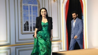 Karisma Kapoor and Sanjay Kapoor enter the stage. Dinesh Vijan, Producer, Maddock Films, said, “This is the sixth project that Homi and I are diving into and I wanted to up the ante by finding a uniquely entertaining narrative and then this happened!” 