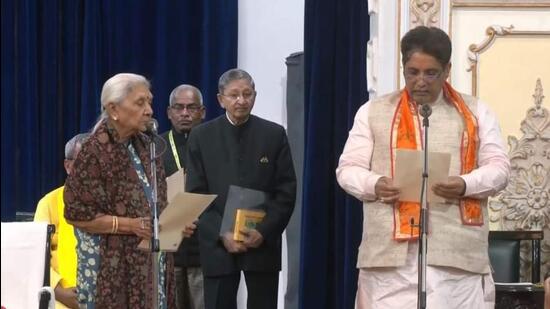 Governor Anandiben Patel (left) administer the oath of office to BJP’s Sahibabad MLA Sunil Kumar Sharma on Tuesday. (HT Photo)