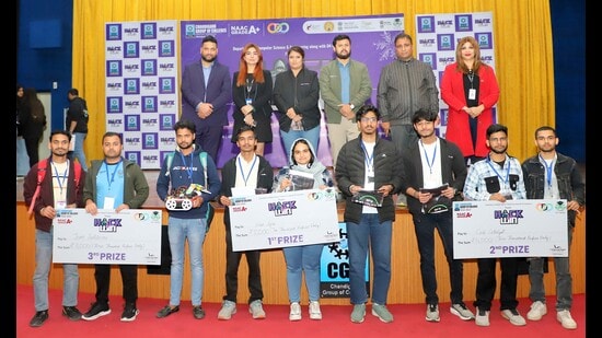 Team Wave Sync from Swami Vivekananda Institute of Technology, Banur, bagged the first position, which came with a cash prize of ₹10,000, trophy and certificates. The second and third positions were clinched by Code Catalyst and Team Achievers teams from CEC, Jhanjeri, winning cash prizes of ₹5,000 and ₹3,000, respectively. (HT Photo)