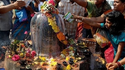Sindoor (Vermilion): Applying sindoor to Lord Shiva symbolizes the wish for a long and happy married life. It is also believed to bring blessings for the well-being of the family. (AFP) Sindoor (Vermilion): Applying sindoor to Lord Shiva symbolizes the wish for a long and happy married life. It is also believed to bring blessings for the well-being of the family. (AFP)
