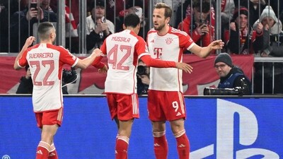 Bayern Munich's English forward Harry Kane (R) celebrates scoring the opening goal with his teammates during the UEFA Champions League match vs Lazio (AFP) Bayern Munich's English forward Harry Kane (R) celebrates scoring the opening goal with his teammates during the UEFA Champions League match vs Lazio (AFP)