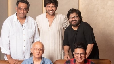 Kartik Aaryan shared a picture on Instagram featuring himself, Anurag Basu, Pritam, Mukesh Bhatt and Bhushan Kumar. Kartik Aaryan shared a picture on Instagram featuring himself, Anurag Basu, Pritam, Mukesh Bhatt and Bhushan Kumar.