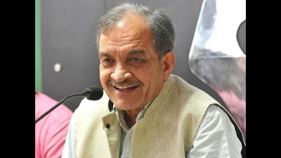 On being asked about JJP general secretary Digvijay Singh Chautala’s claim that JJP will pitch its candidate from Hisar constituency as part of the National Democratic Alliance, former Union minister Birender Singh dismissed the claims. (HT File Photo)